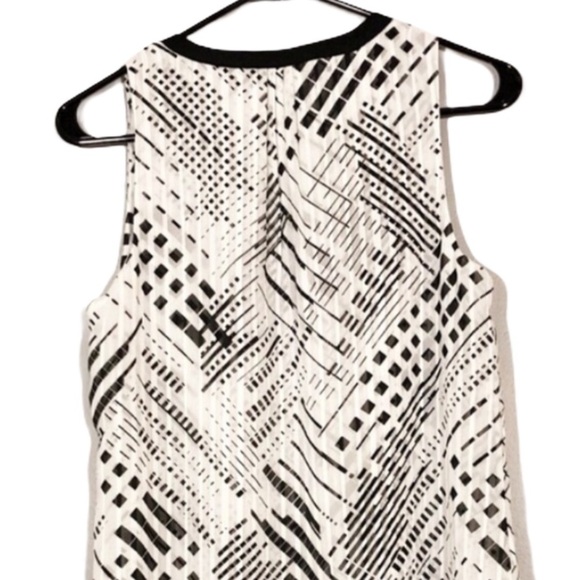 WHBM Sleeveless blouse Asymmetrical VNeck Tiered - Picture 5 of 11